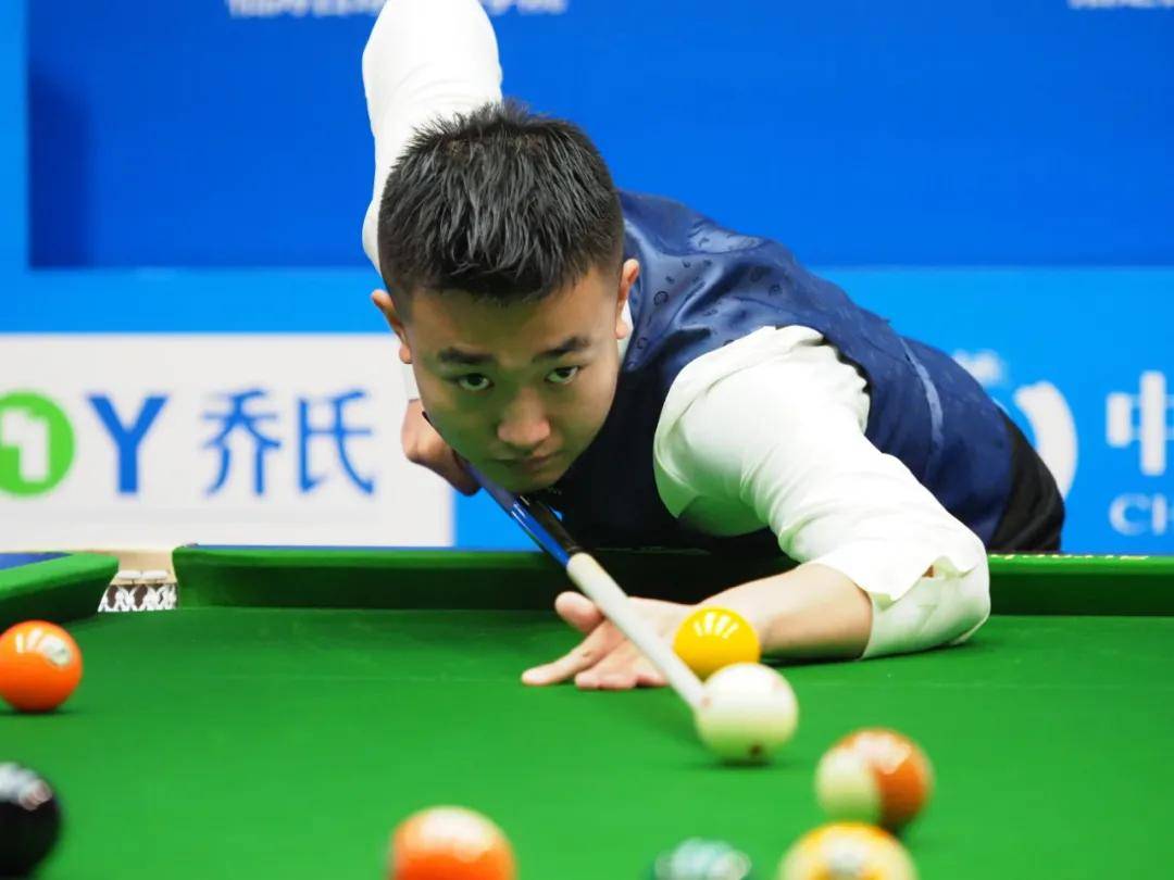 两人之间的 两人之间的